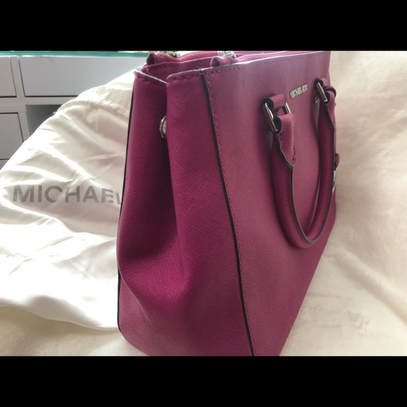 🔴SOLD🔴 Michael Kors Convertible Satchel - Picture 2 of 5